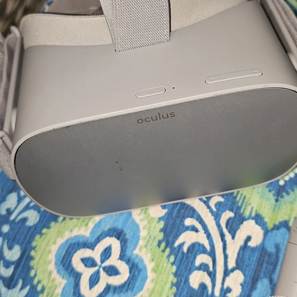Oculus GO Gray VR Headset With Remote